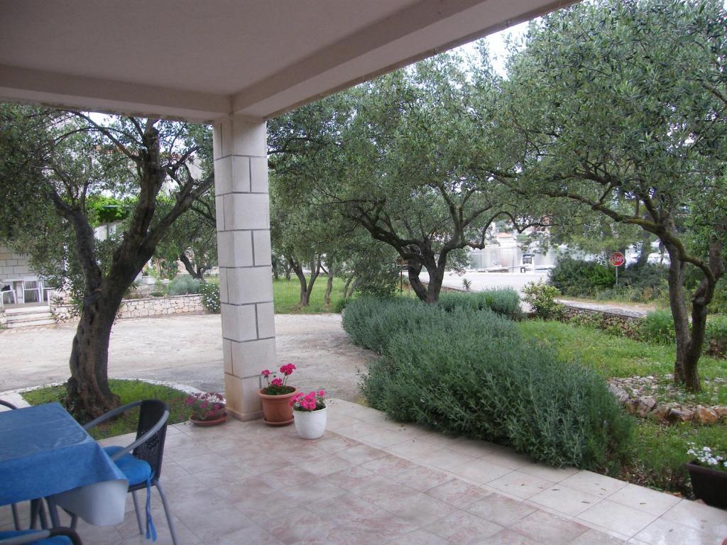 Apartments Maslina Lumbarda Exterior photo