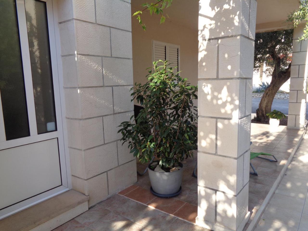 Apartments Maslina Lumbarda Exterior photo